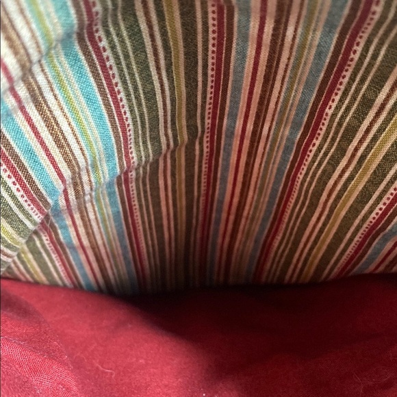 Red Crossbody Bag with Woven Texture and Structured Design - Picture 11 of 12